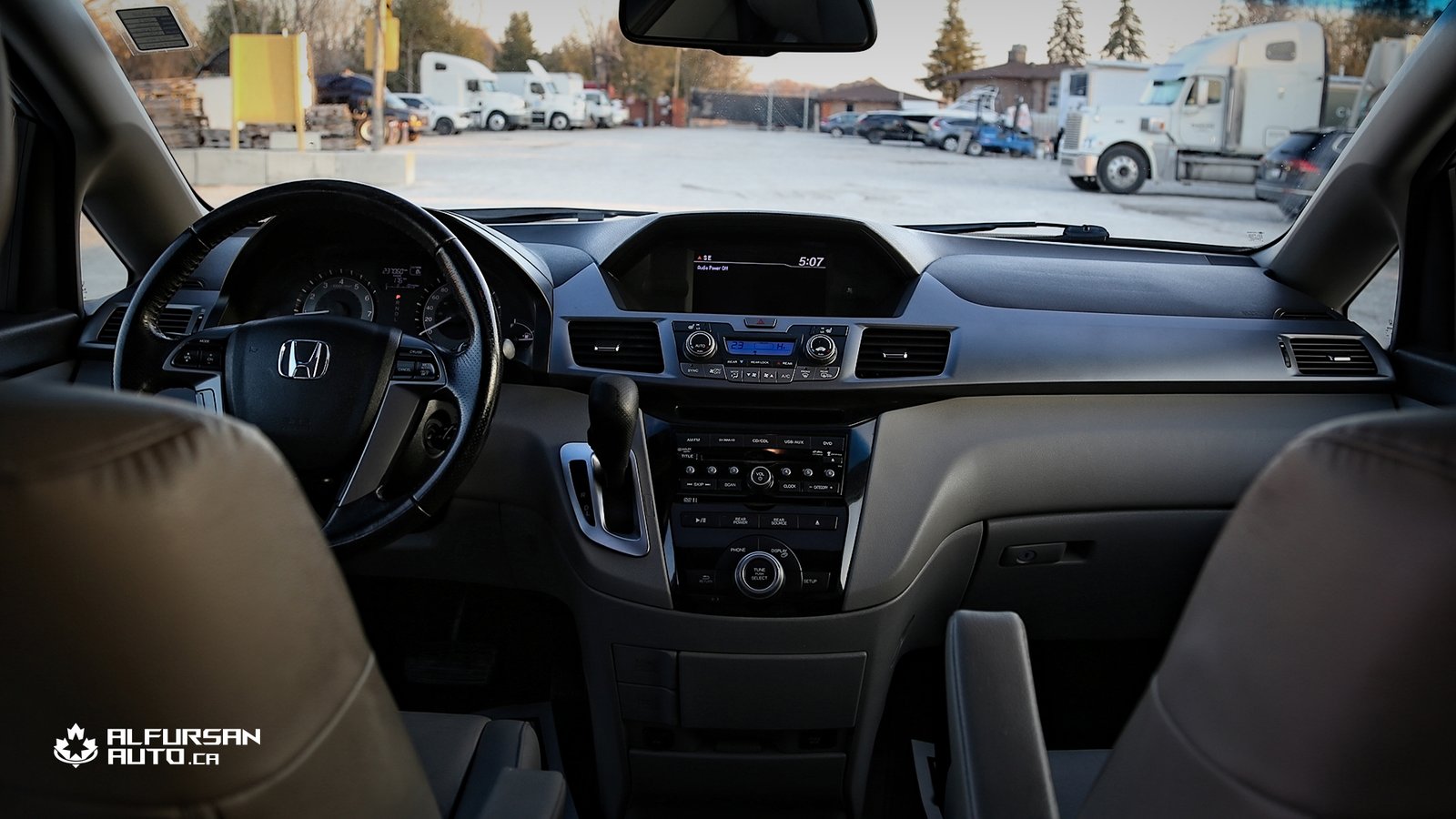 2013 Honda Odyssey EX-L | 8 passangers van | 237,000 KM | No Accidents | Excellent Service Record | Great Price - Photo 3
