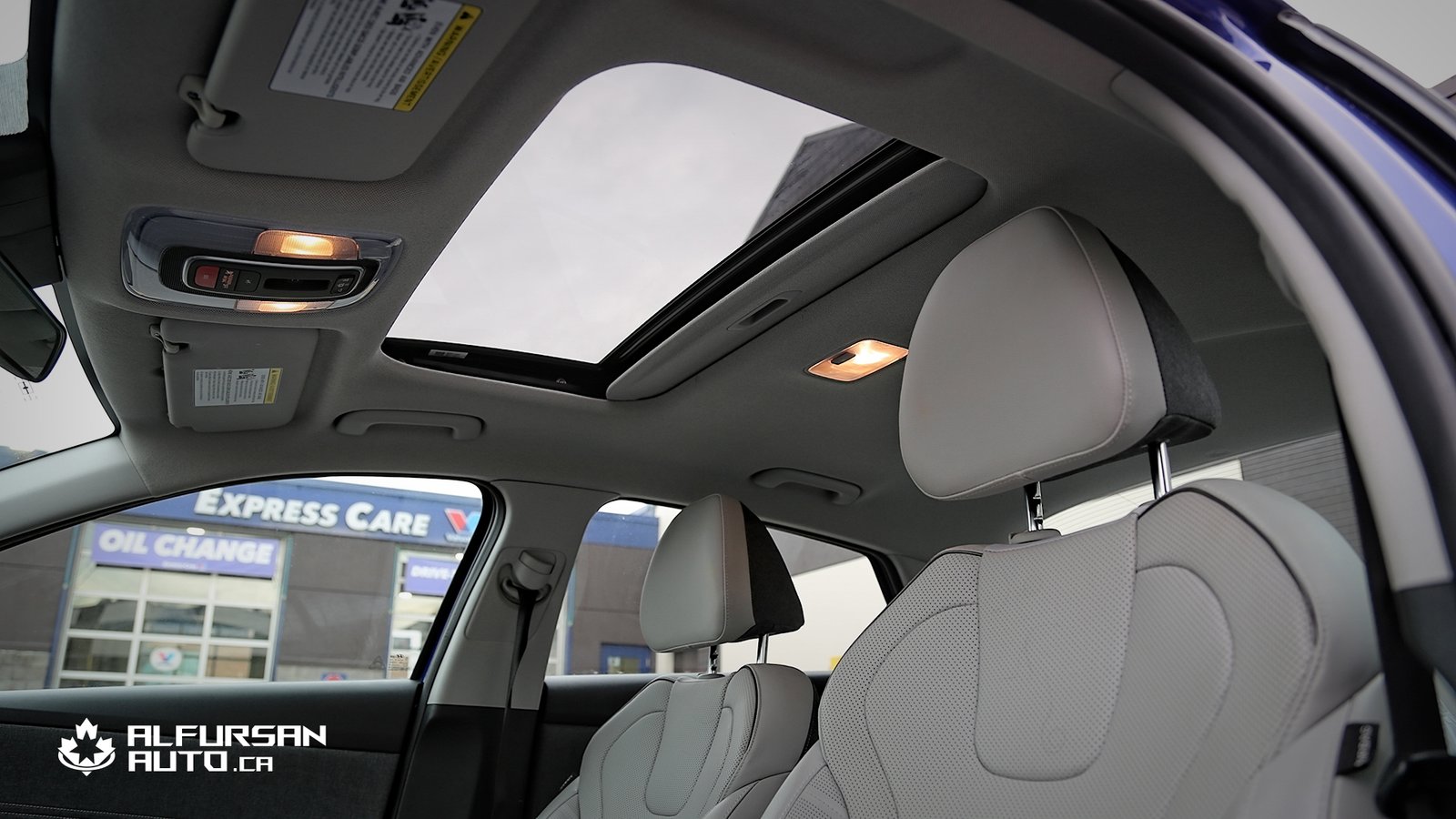 2022 Hyundai Elantra Hybrid Ultimate /Two-Tone Interior – One Owner | Only 35,000 km - Photo 8