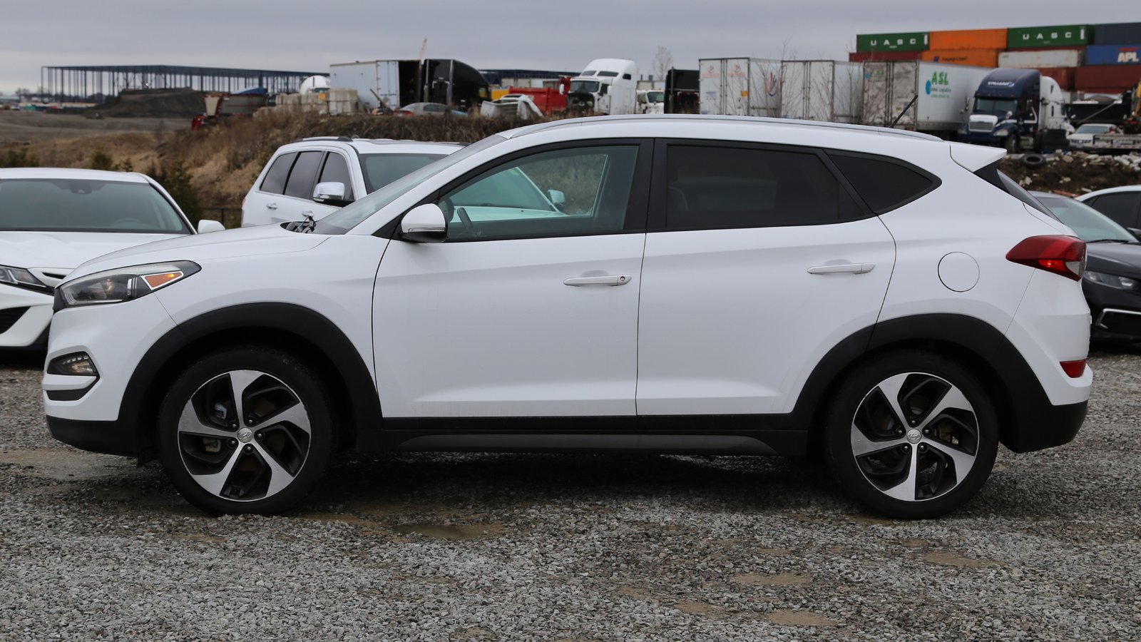 2016 Hyundai Tucson Premium, Fully Loaded & Zero Accidents | 182,250 KM | Certified | Extra Set of Winter tires - Photo 3