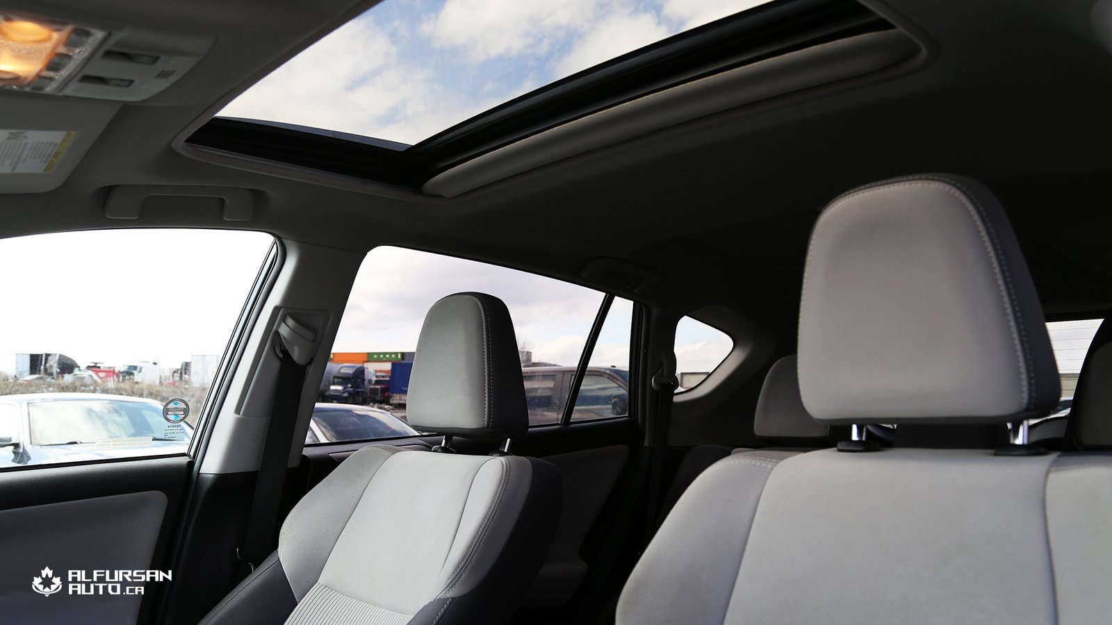 2015 Toyota RAV4 XLE, 181,908 KM, Unique Premium Interior - Photo 4