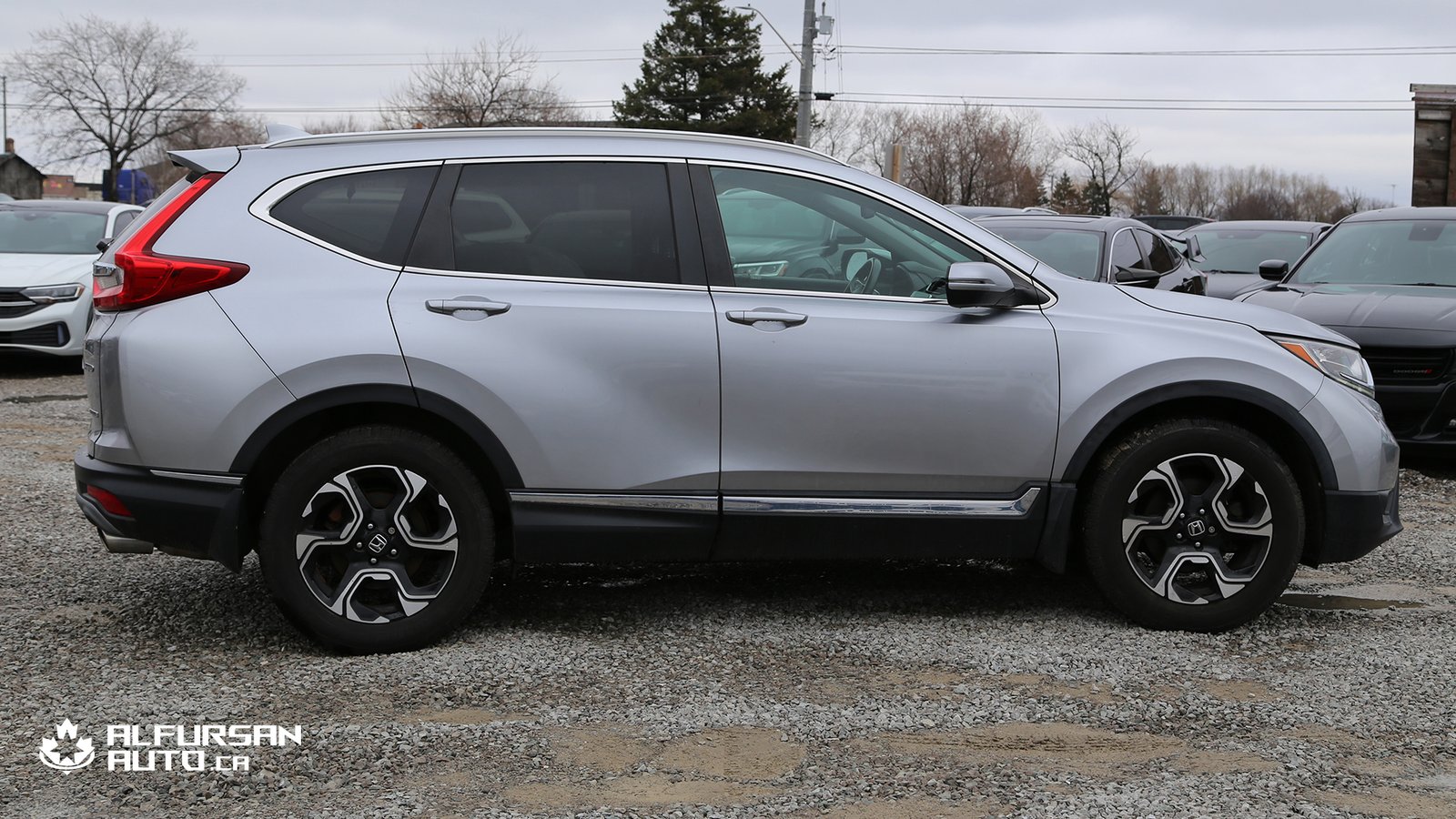 2018 Honda CR-V Touring, 128,392 KM, Two Wheel Sets, Accident Free - Photo 6