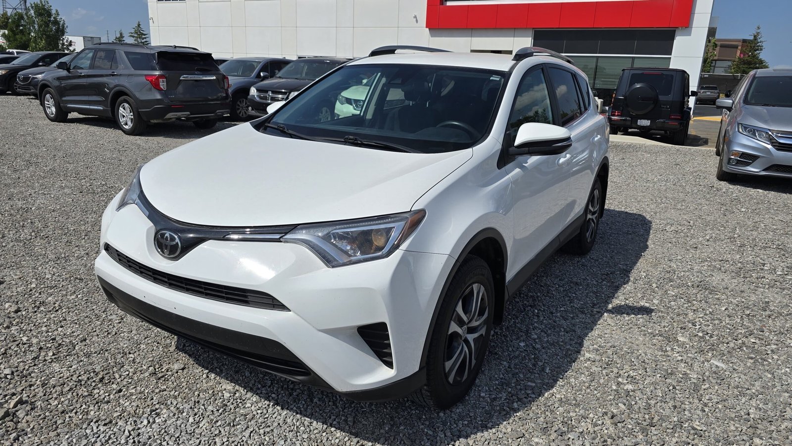 2017 Toyota RAV4 LE, 92,890 KM, Zero Accidents - Photo 2