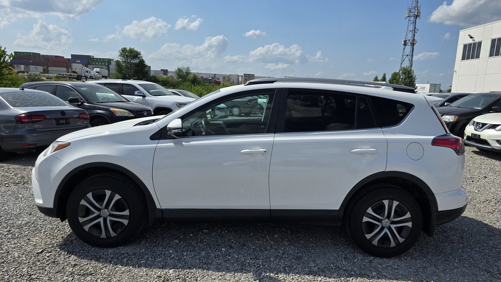 2017 Toyota RAV4 LE, 92,890 KM, Zero Accidents - Photo 3