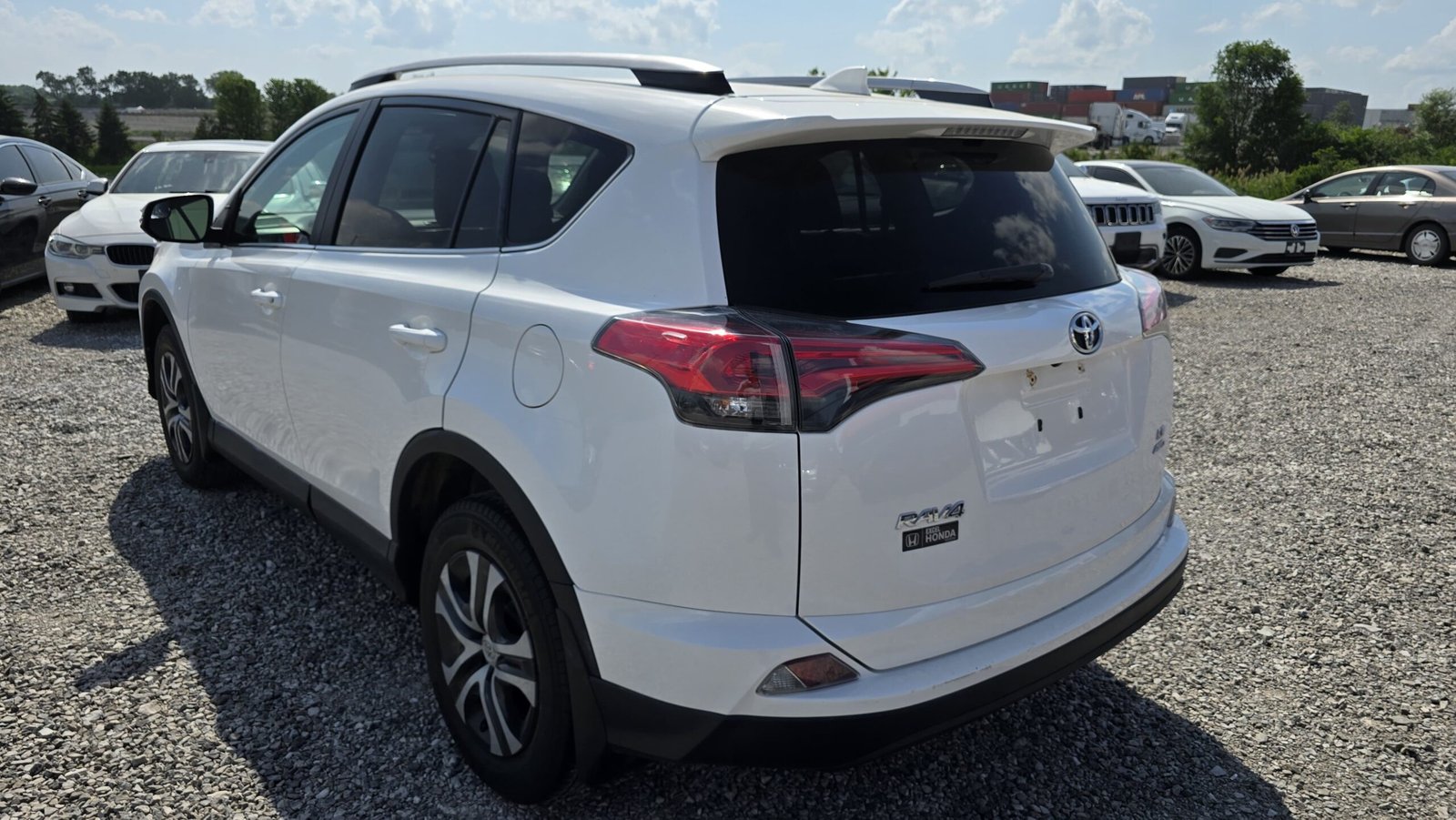 2017 Toyota RAV4 LE, 92,890 KM, Zero Accidents - Photo 4
