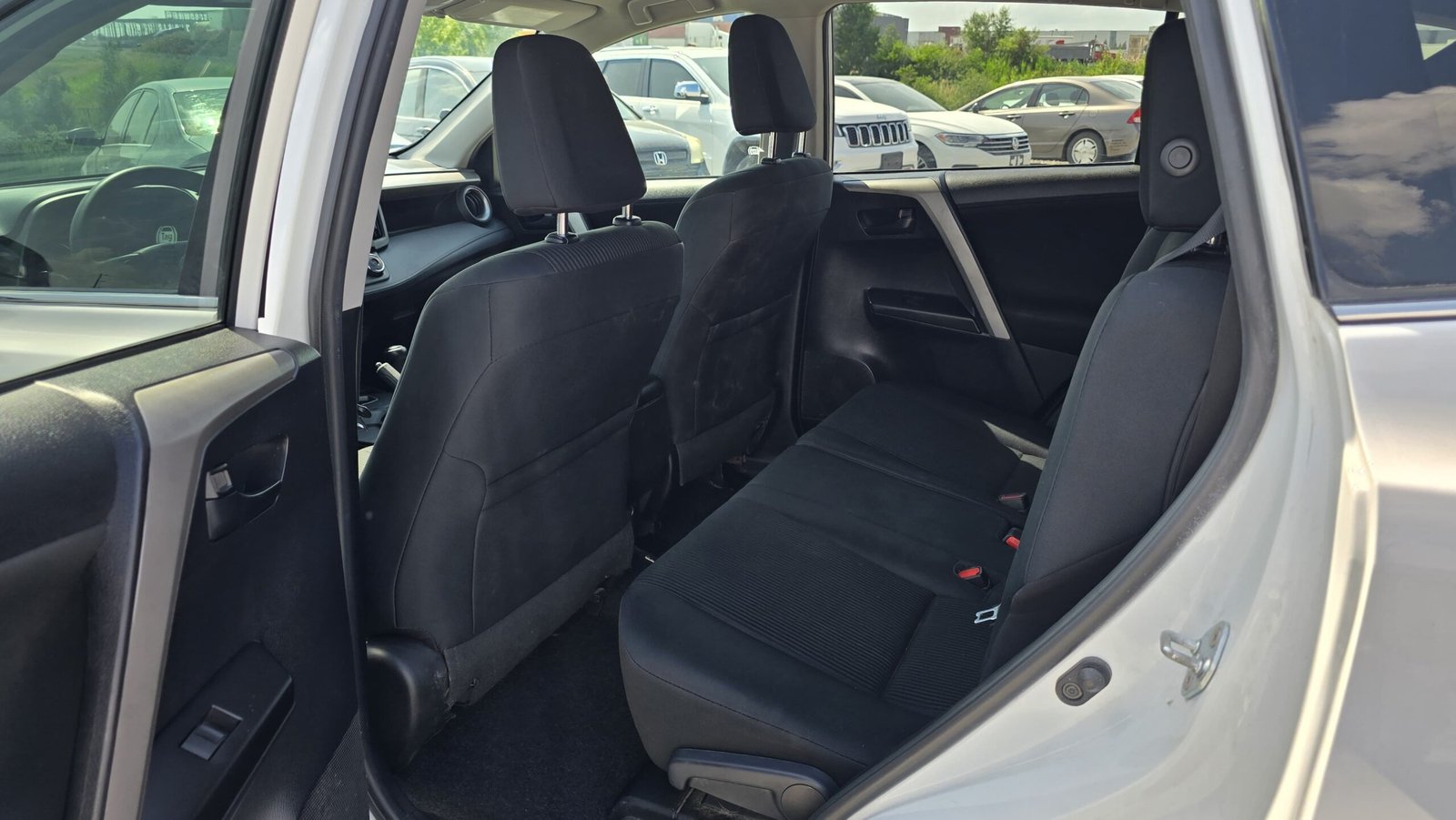 2017 Toyota RAV4 LE, 92,890 KM, Zero Accidents - Photo 16