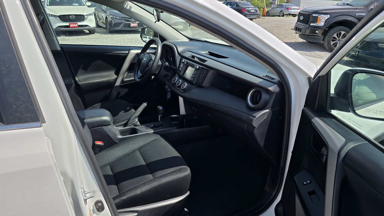 2017 Toyota RAV4 LE, 92,890 KM, Zero Accidents - Photo 12