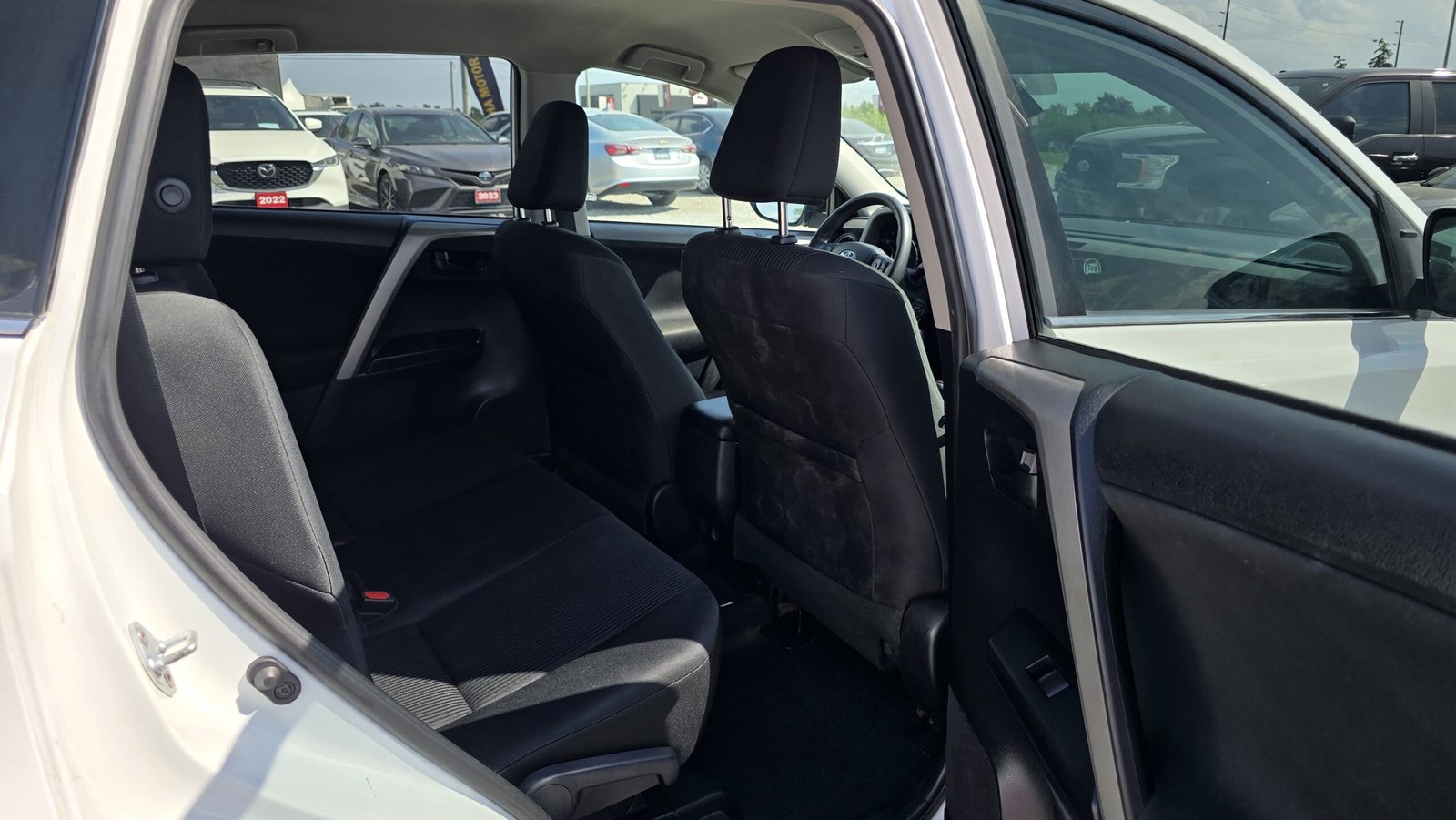 2017 Toyota RAV4 LE, 92,890 KM, Zero Accidents - Photo 13